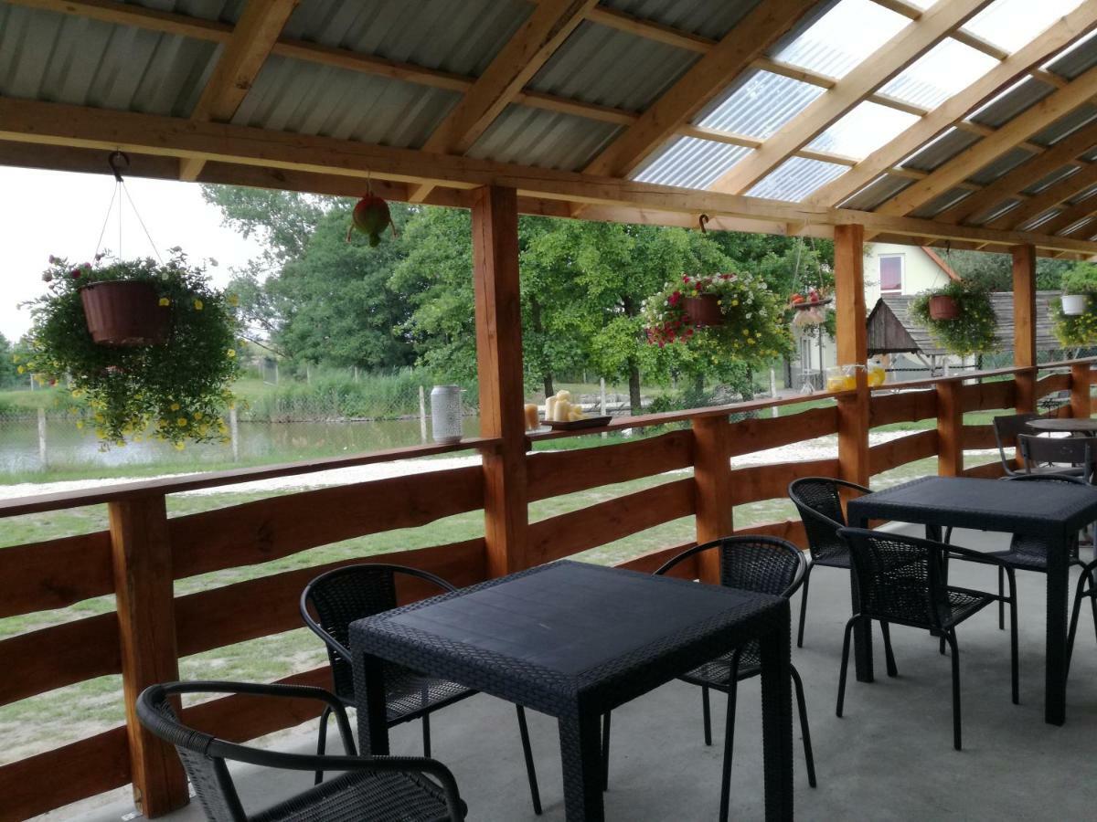 Agrowczasy Nad Stawem Villa Gartatowice Exterior foto